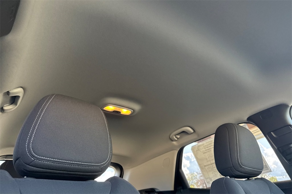 Vehicle image 17 of 34