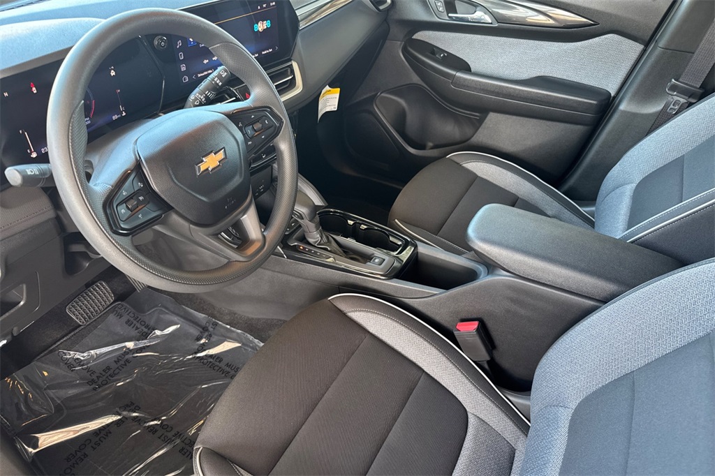 Vehicle image 10 of 34