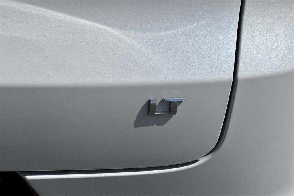 Vehicle image 9 of 34