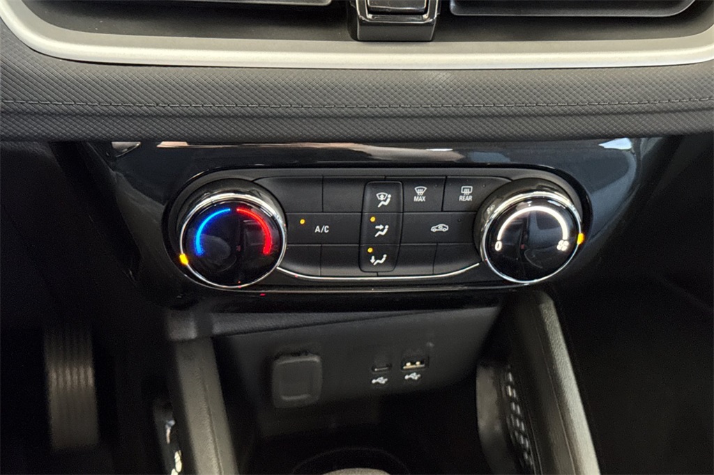 Vehicle image 20 of 34
