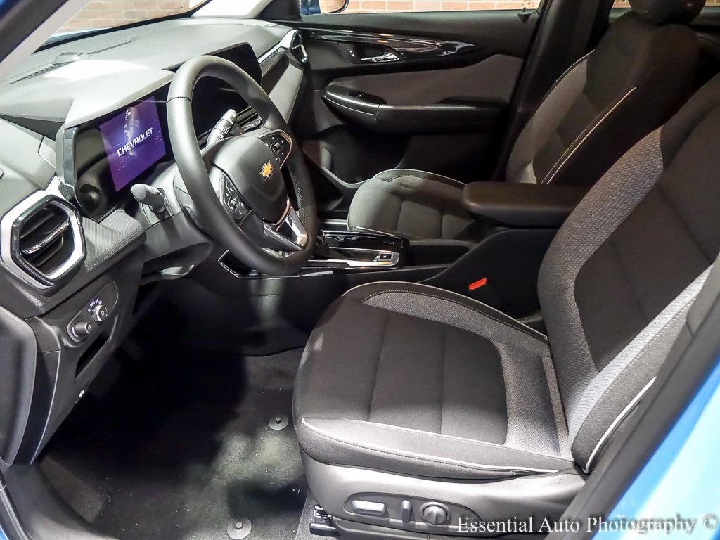 Vehicle image 10 of 24