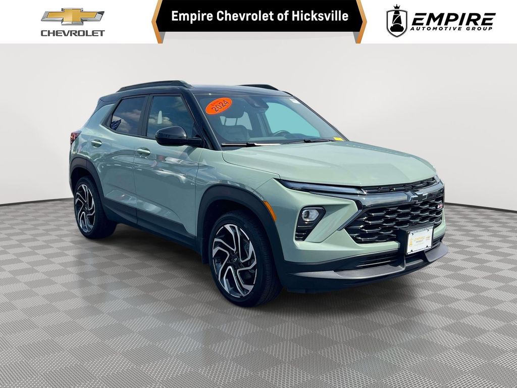 2024 Chevrolet Trailblazer RS Image 2 of 35