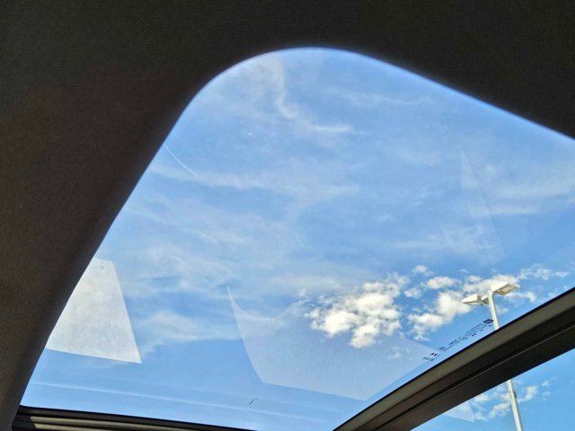Vehicle image 12 of 25