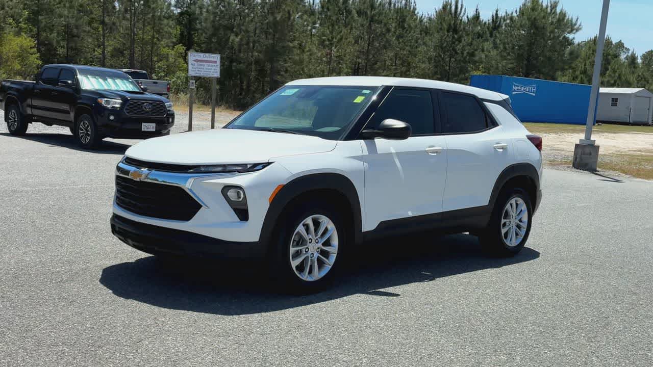 2024 Chevrolet Trailblazer LS Image 2 of 31
