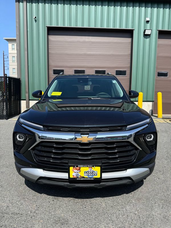 2024 Chevrolet Trailblazer LT Image 2 of 14