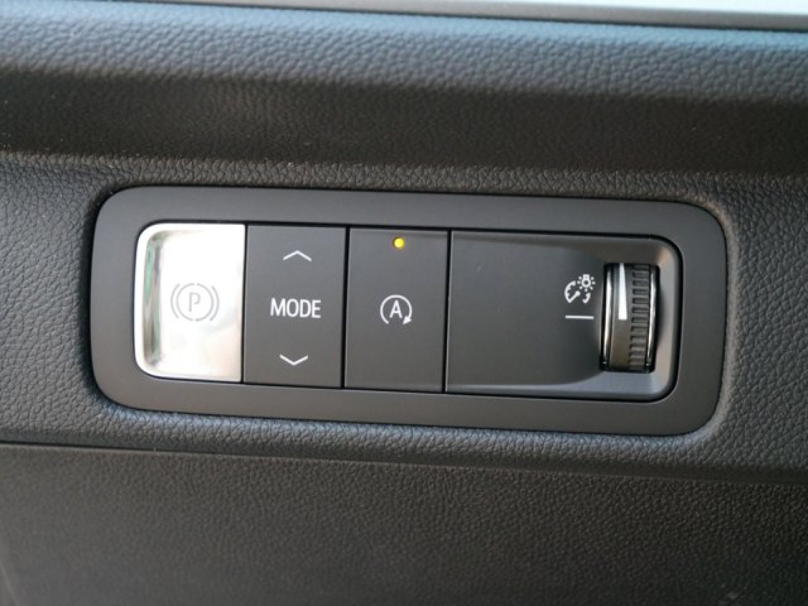 Vehicle image 14 of 16