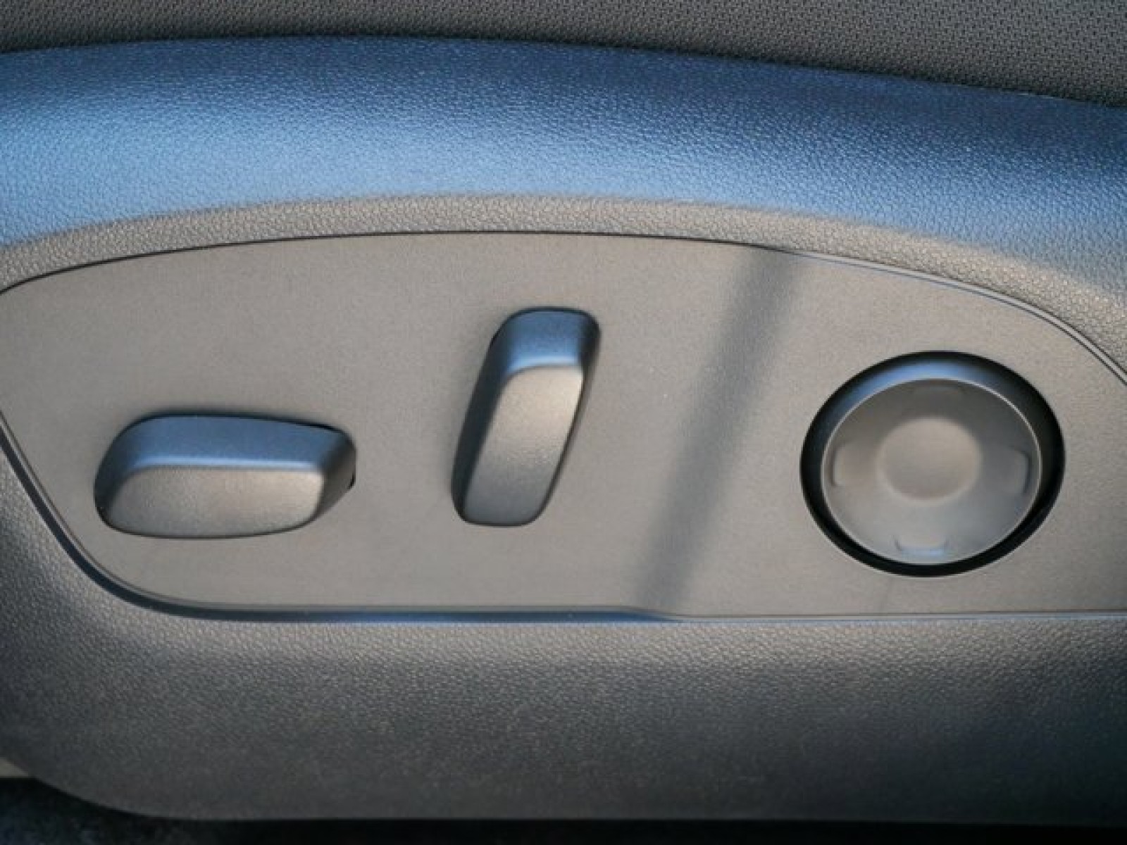 Vehicle image 13 of 16