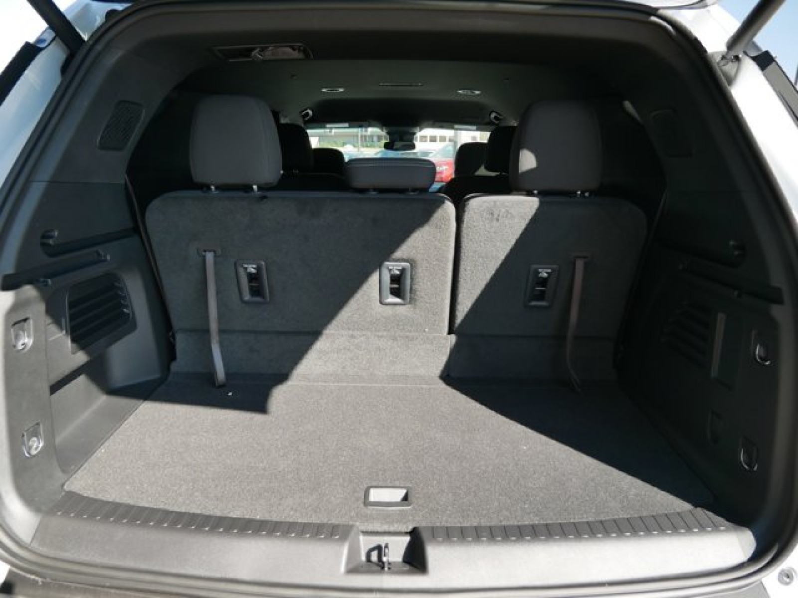 Vehicle image 10 of 16