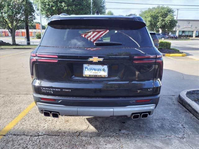 2024 Chevrolet Traverse AWD LT Image 2 of 14