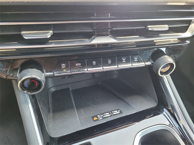 Vehicle image 21 of 33