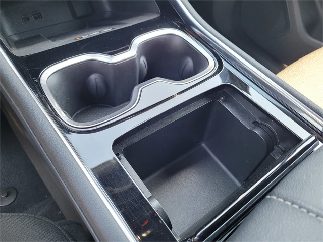 Vehicle image 23 of 33
