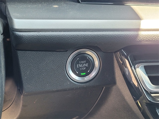 Vehicle image 19 of 33
