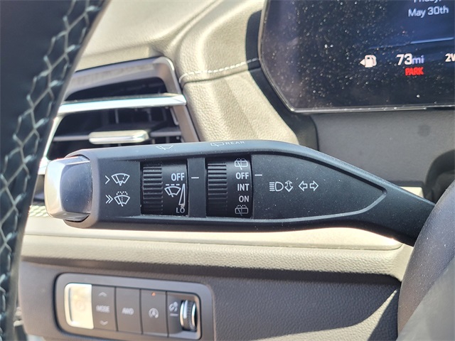 Vehicle image 17 of 33