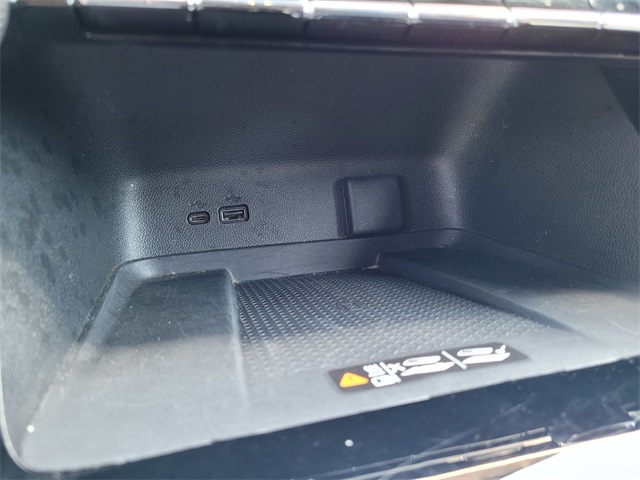 Vehicle image 22 of 33