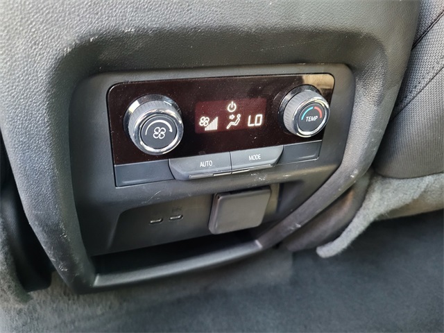 Vehicle image 11 of 33