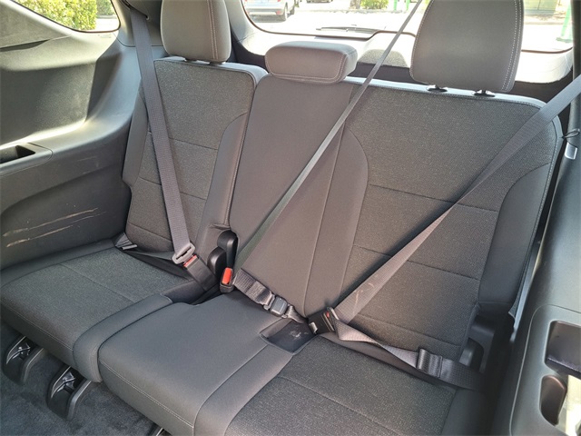 Vehicle image 9 of 33