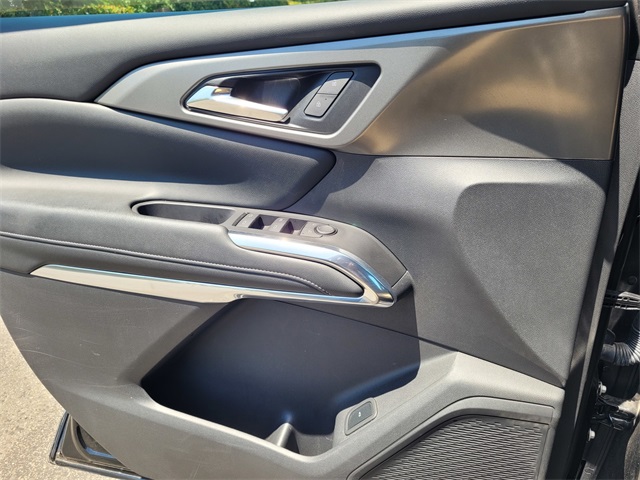 Vehicle image 14 of 33