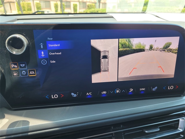 Vehicle image 20 of 33