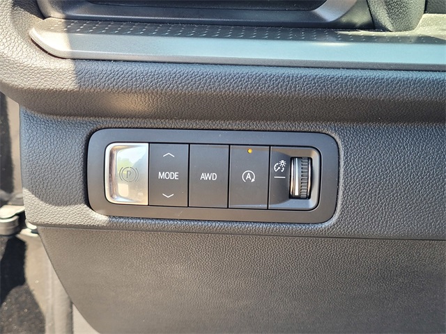 Vehicle image 25 of 33