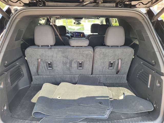 Vehicle image 27 of 33