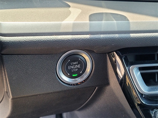 Vehicle image 19 of 33