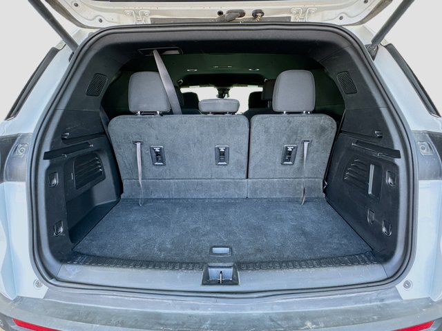 Vehicle image 17 of 20
