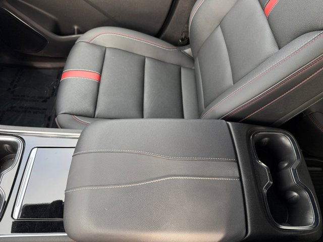 Vehicle image 14 of 21
