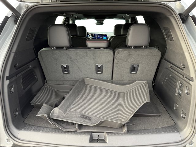 Vehicle image 17 of 21