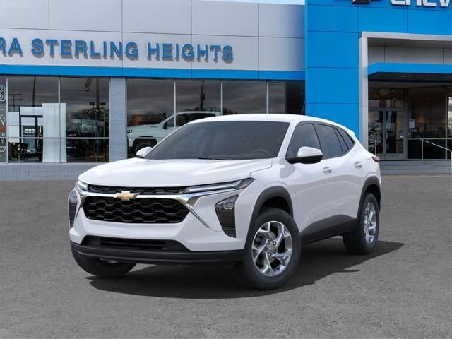 2024 Chevrolet Trax LS Image 2 of 26