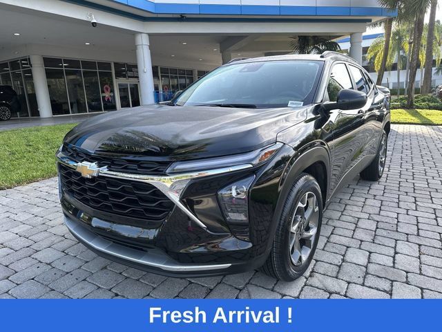 2024 Chevrolet Trax LT Image 2 of 38
