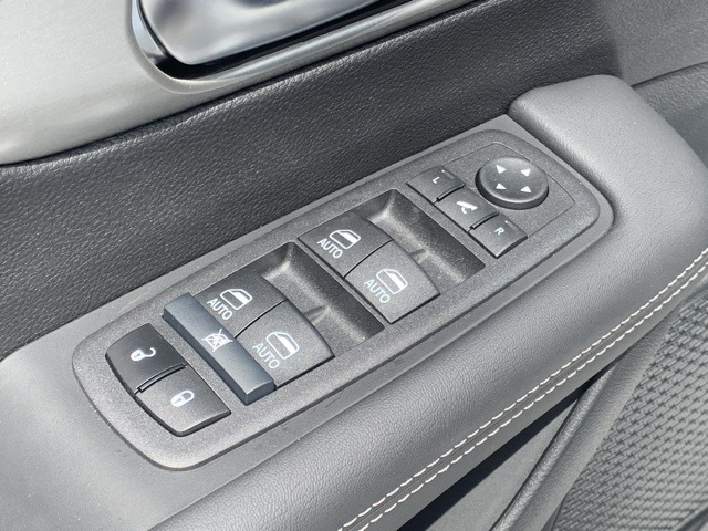 Vehicle image 13 of 36