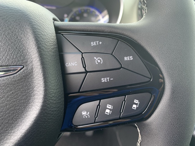 Vehicle image 25 of 36