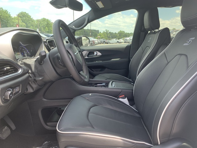 Vehicle image 15 of 36
