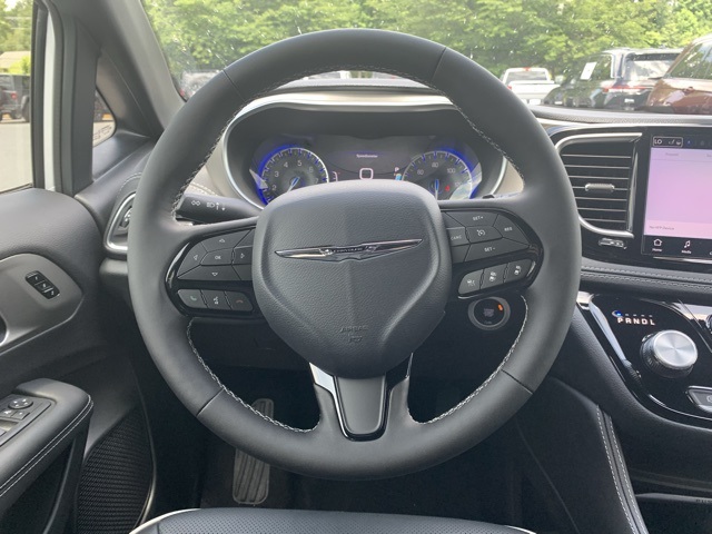 Vehicle image 22 of 36