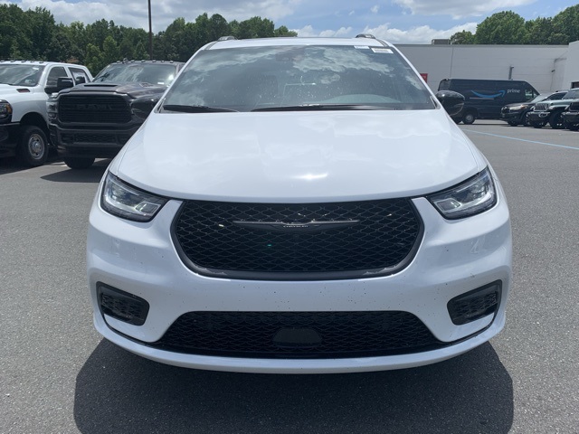 Vehicle image 4 of 36