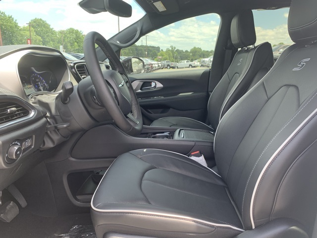 Vehicle image 14 of 36