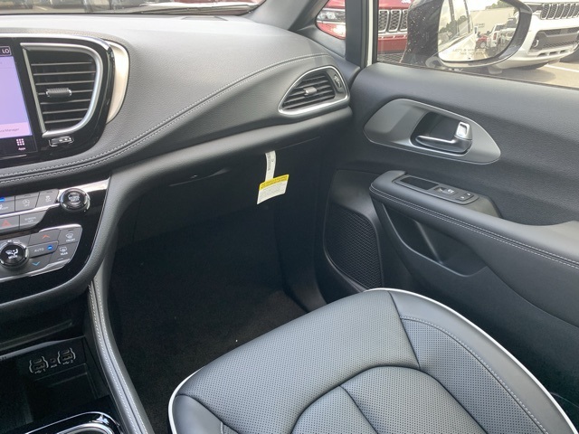 Vehicle image 23 of 36