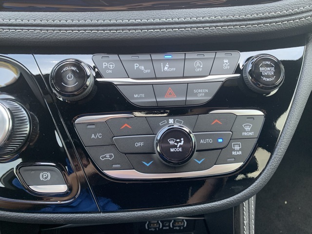Vehicle image 32 of 36