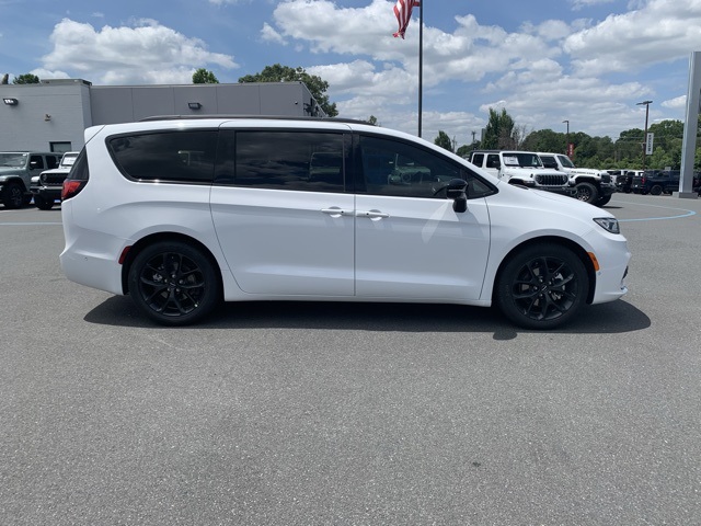 Vehicle image 7 of 36