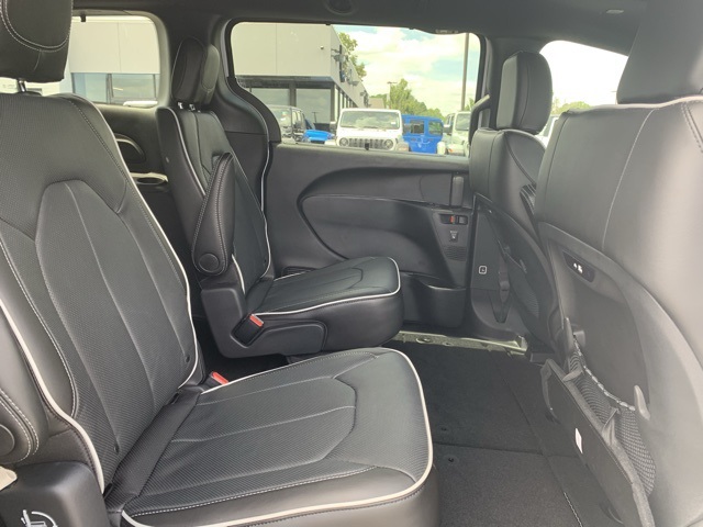 Vehicle image 18 of 36
