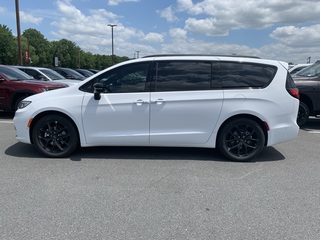 Vehicle image 2 of 36