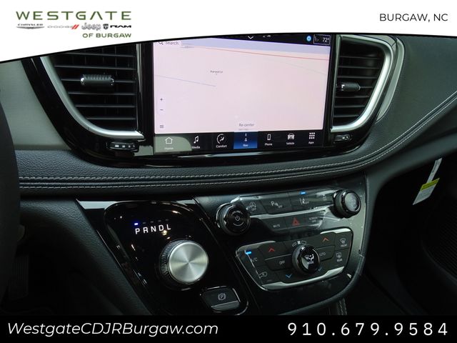 Vehicle image 21 of 24