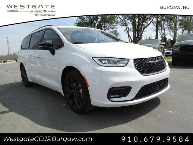 Vehicle image 4 of 24