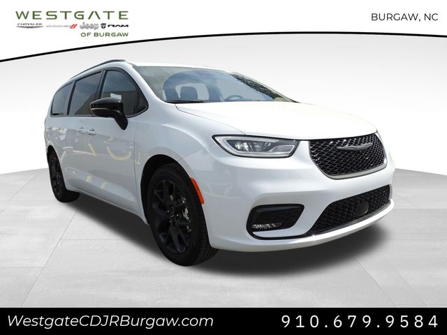Vehicle image 3 of 24