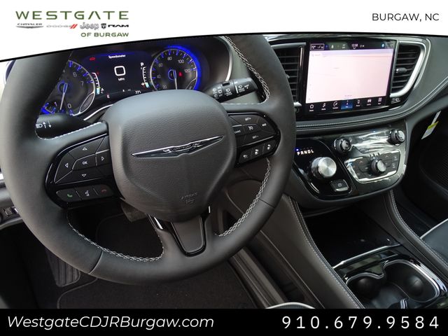 Vehicle image 19 of 24
