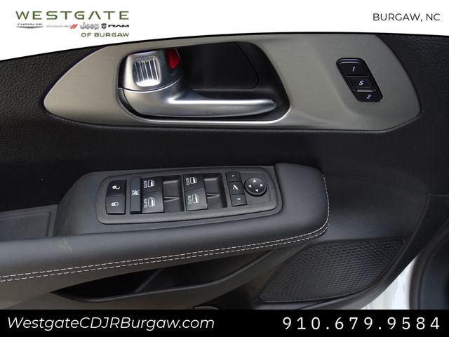 Vehicle image 18 of 24