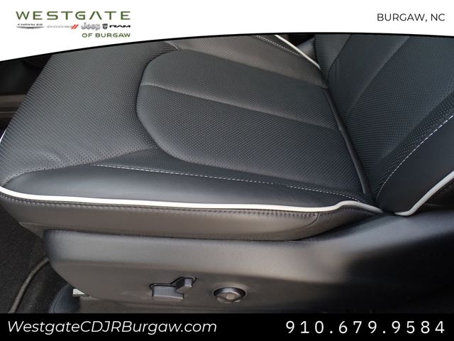 Vehicle image 17 of 24