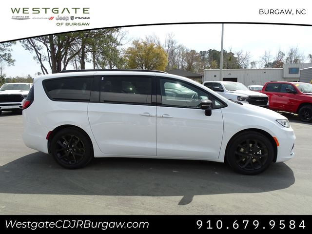 Vehicle image 5 of 24
