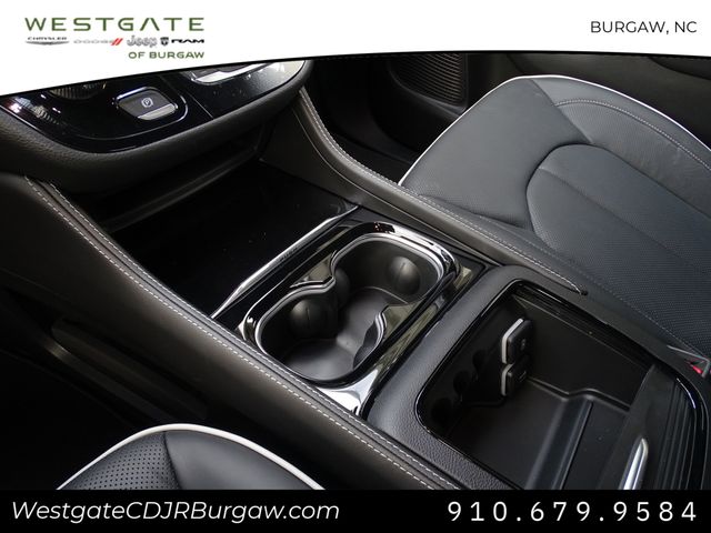 Vehicle image 23 of 24