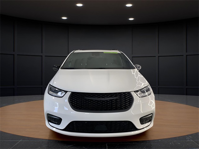Vehicle image 2 of 39